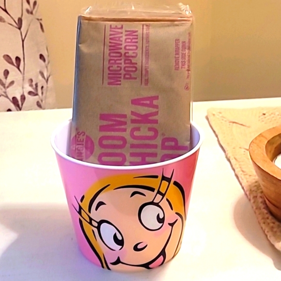 Grinch, Cindy Lou and Who Hash cups(mini popcorn bowls) - Picture 2 of 2